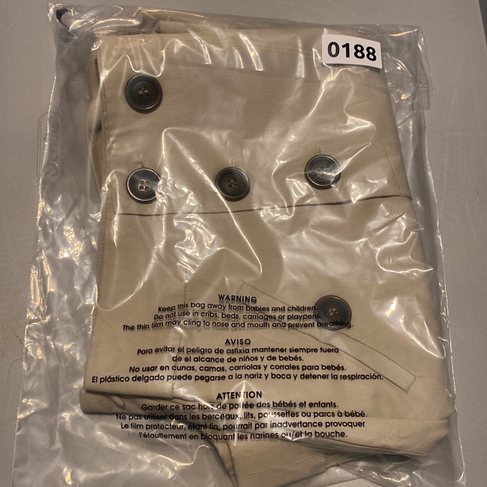 Cache Button Front Shorts - Picture 10 of 10